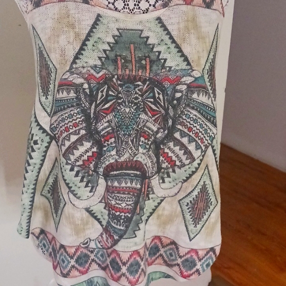 🌸Gorgeous Women's knit Elephant 🐘 Tank - Picture 3 of 10